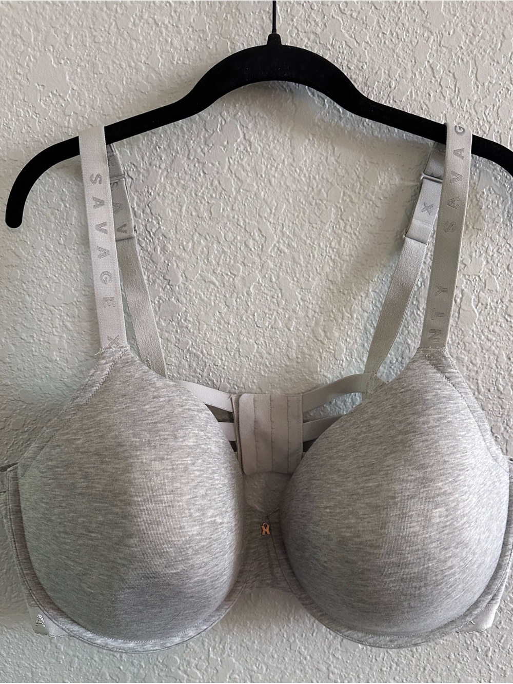 Savage X Fenty Light Gray T-Shirt Bra‎ 46DDD Padded Underwire Logo Strap